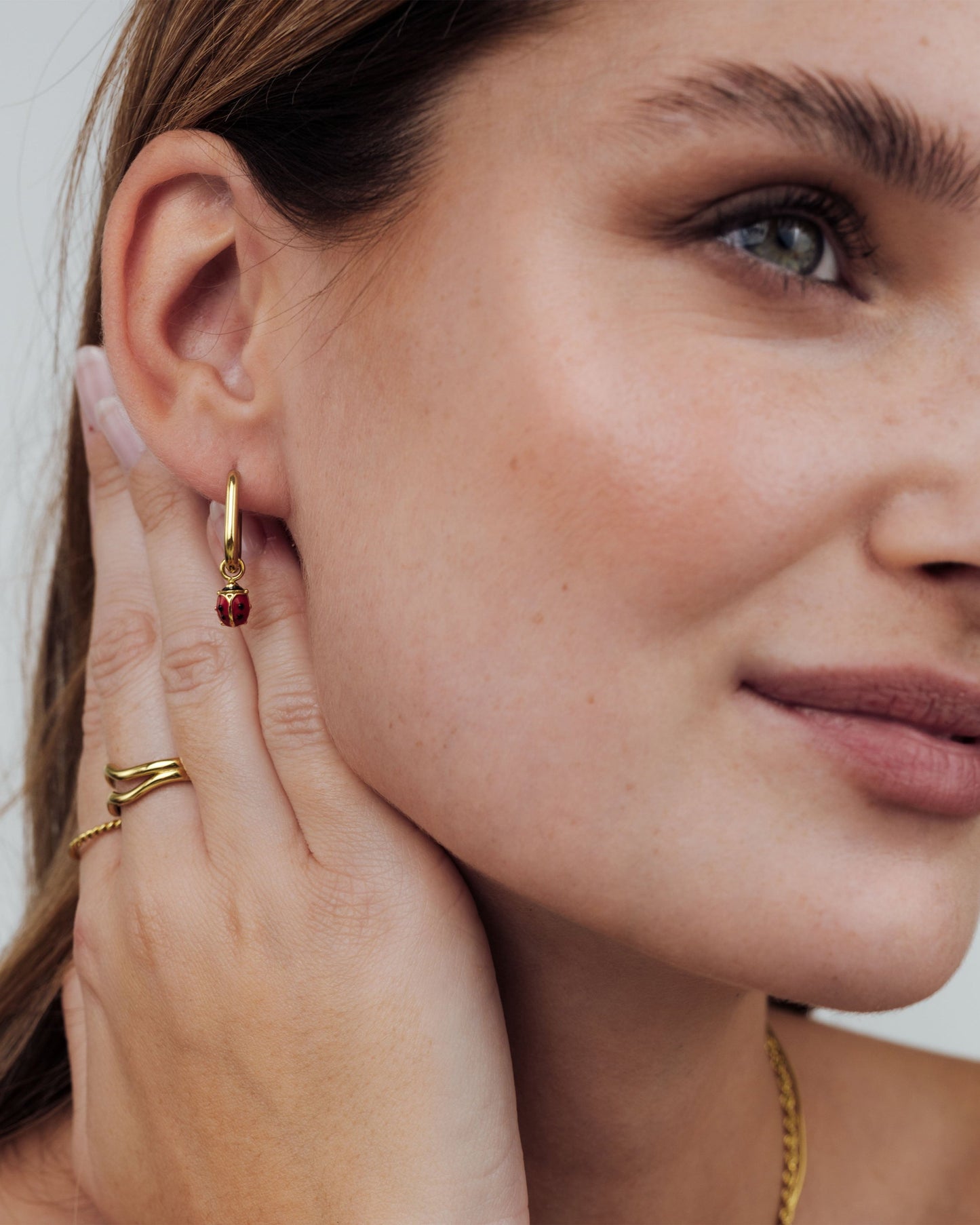 [[Farbe:Gold,shopthelook]]
