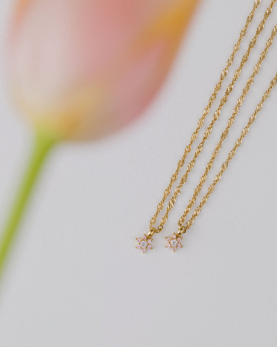 Sparkling Pink Petal Necklace Silber
