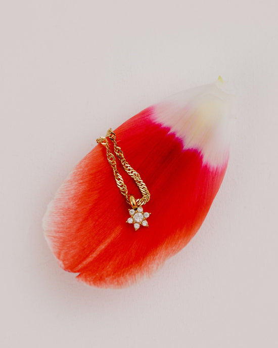 Sparkling White Petal Necklace Silber