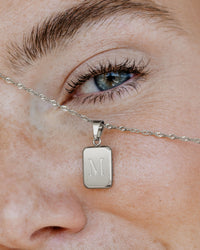 [[Farbe:Silber,Tragebild]]