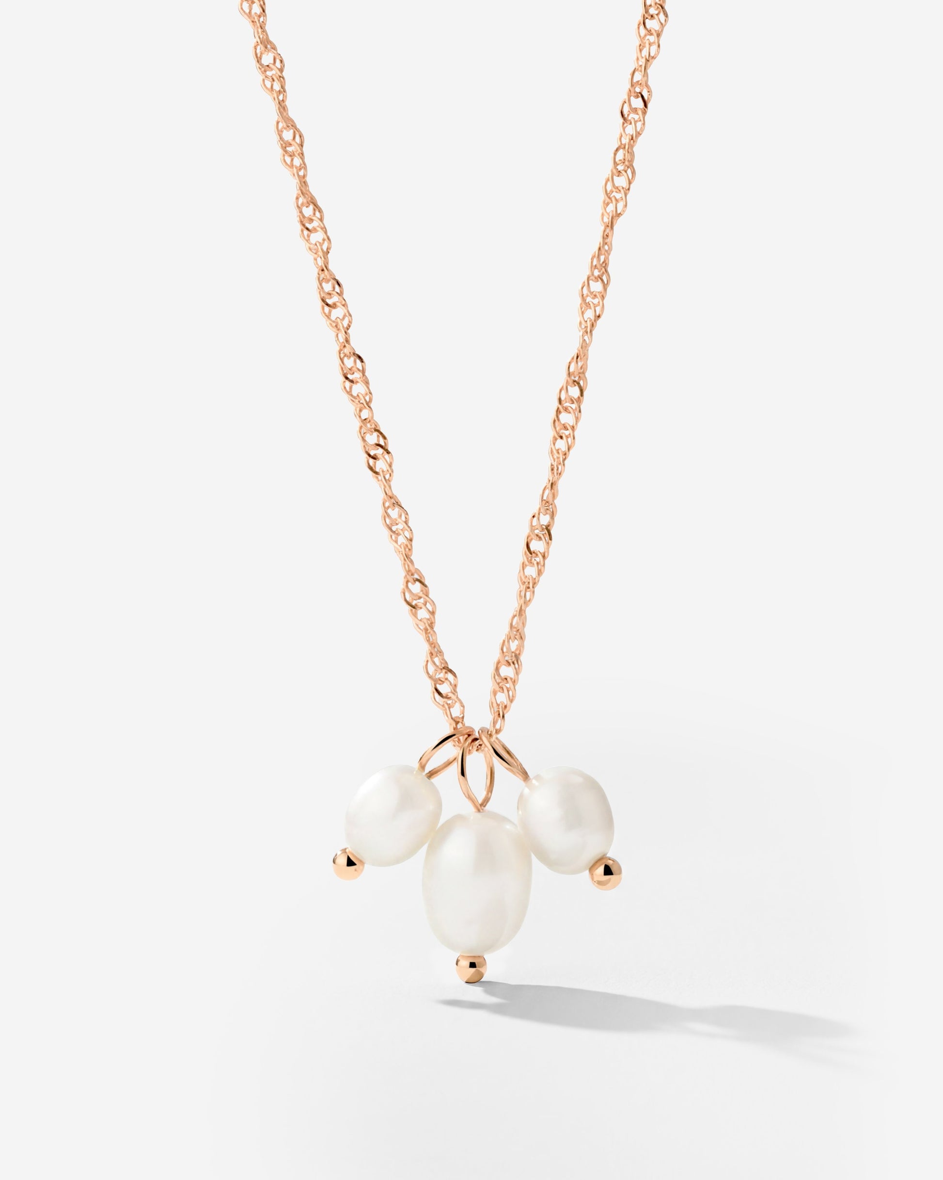 Tres Perlas Necklace