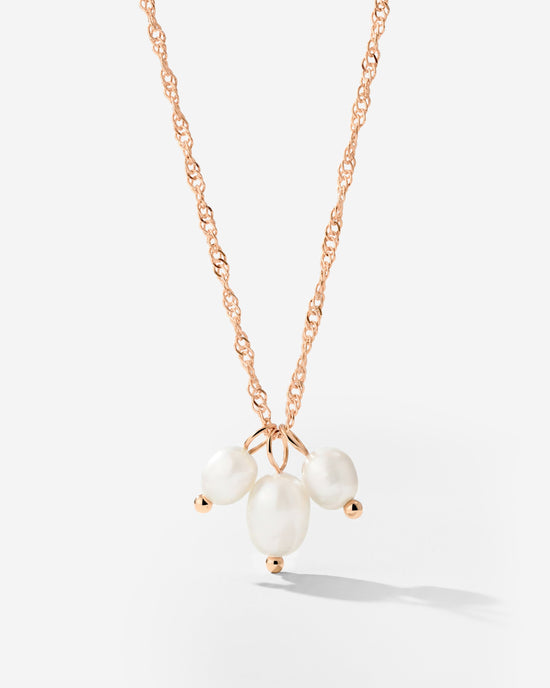 Tres Perlas Necklace