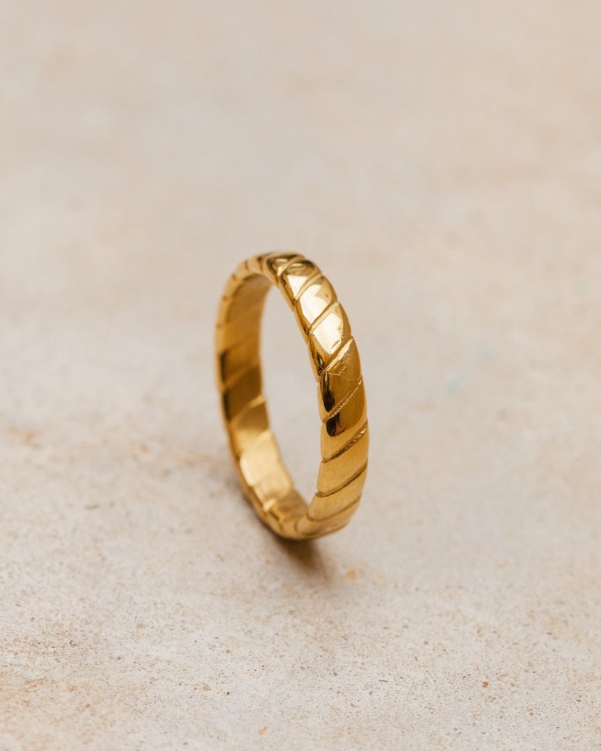 Flat Stripe Ring Gold