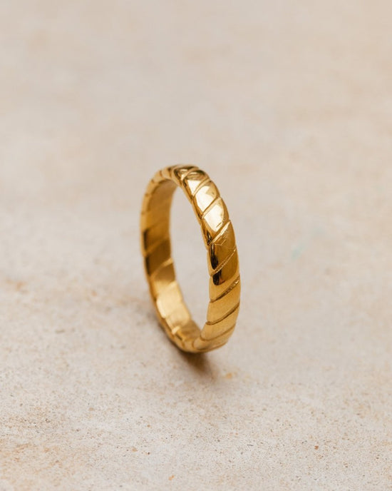 Flat Stripe Ring Gold
