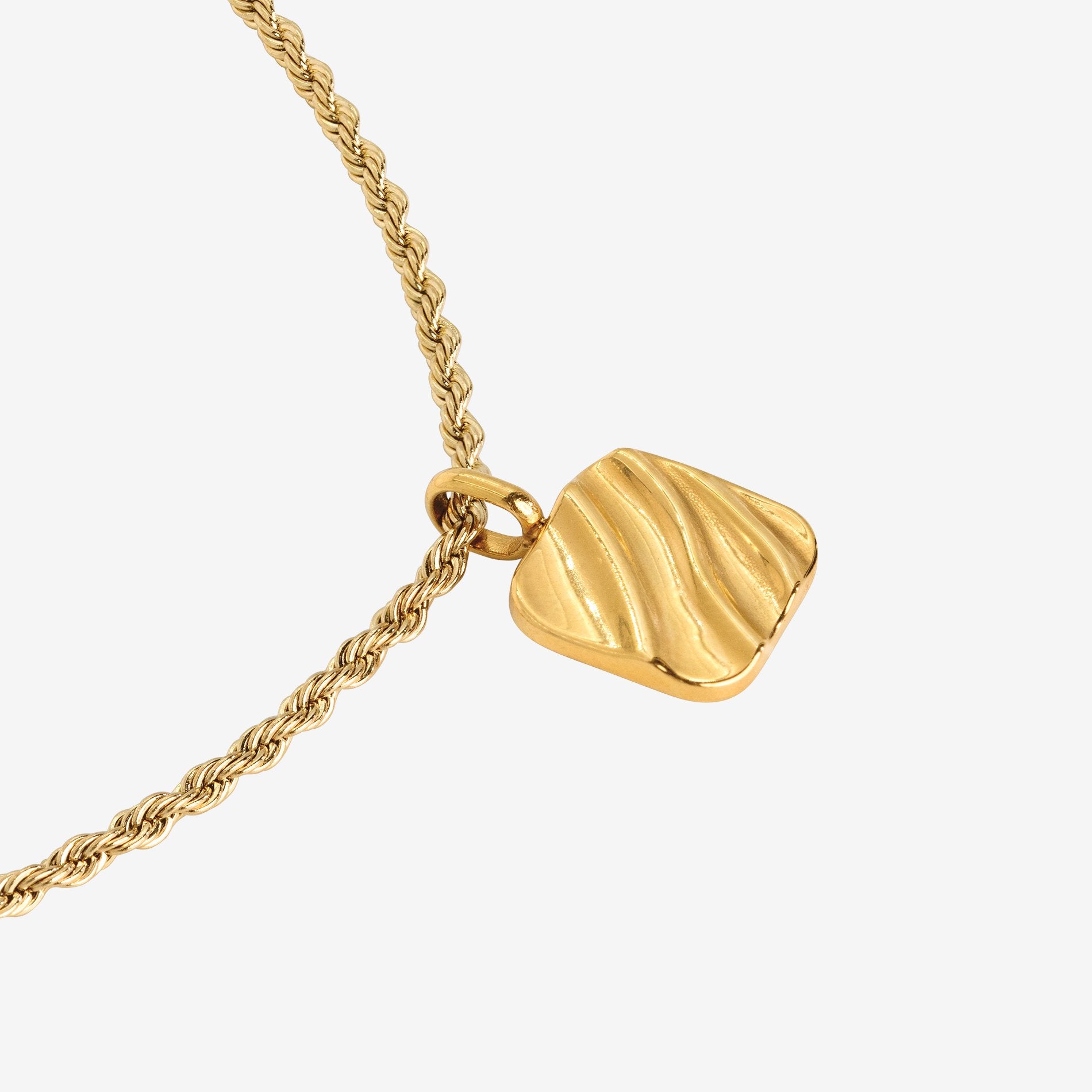 Sounds of the Sea Necklace Gold