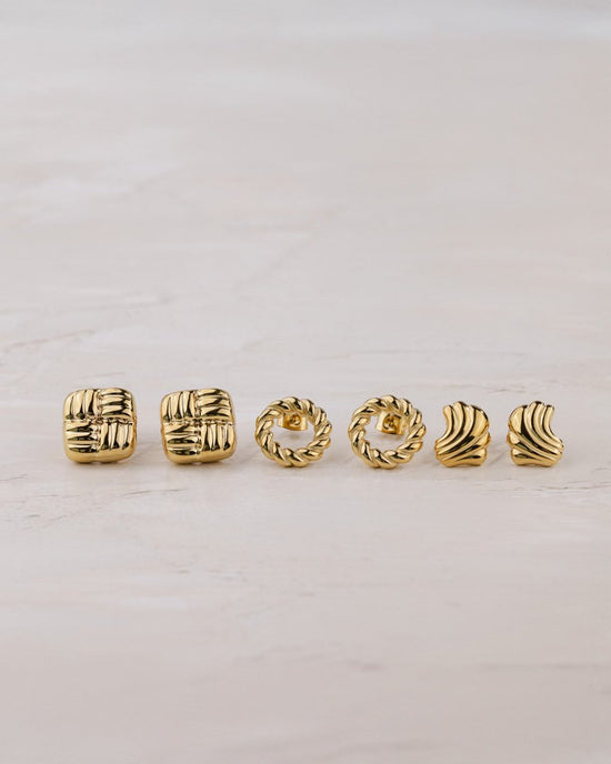 Simple Wave Studs Gold
