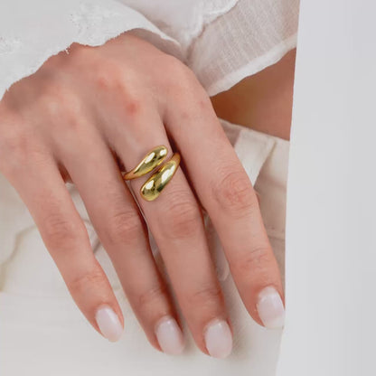 Gentle Embrace Ring Gold