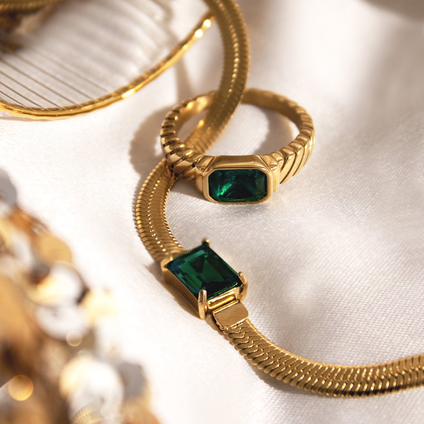 Brilliant Emerald Ring Gold